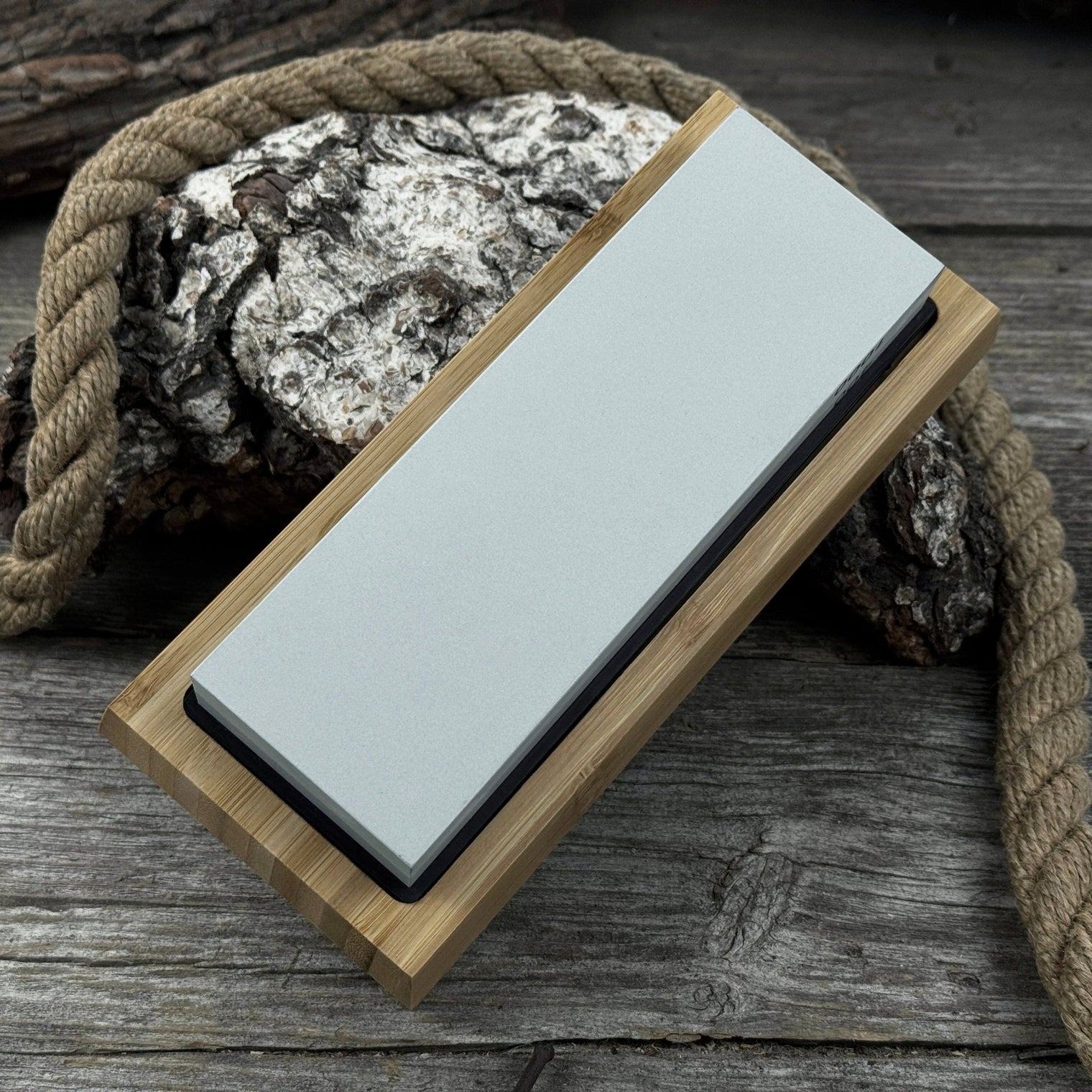 Double-Sided Sharpening Stone with Optional Wooden Stand – Grit #400 / #1000