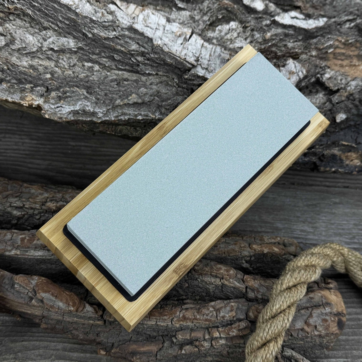 Double-Sided Sharpening Stone with Optional Wooden Stand – Grit #400 / #1000