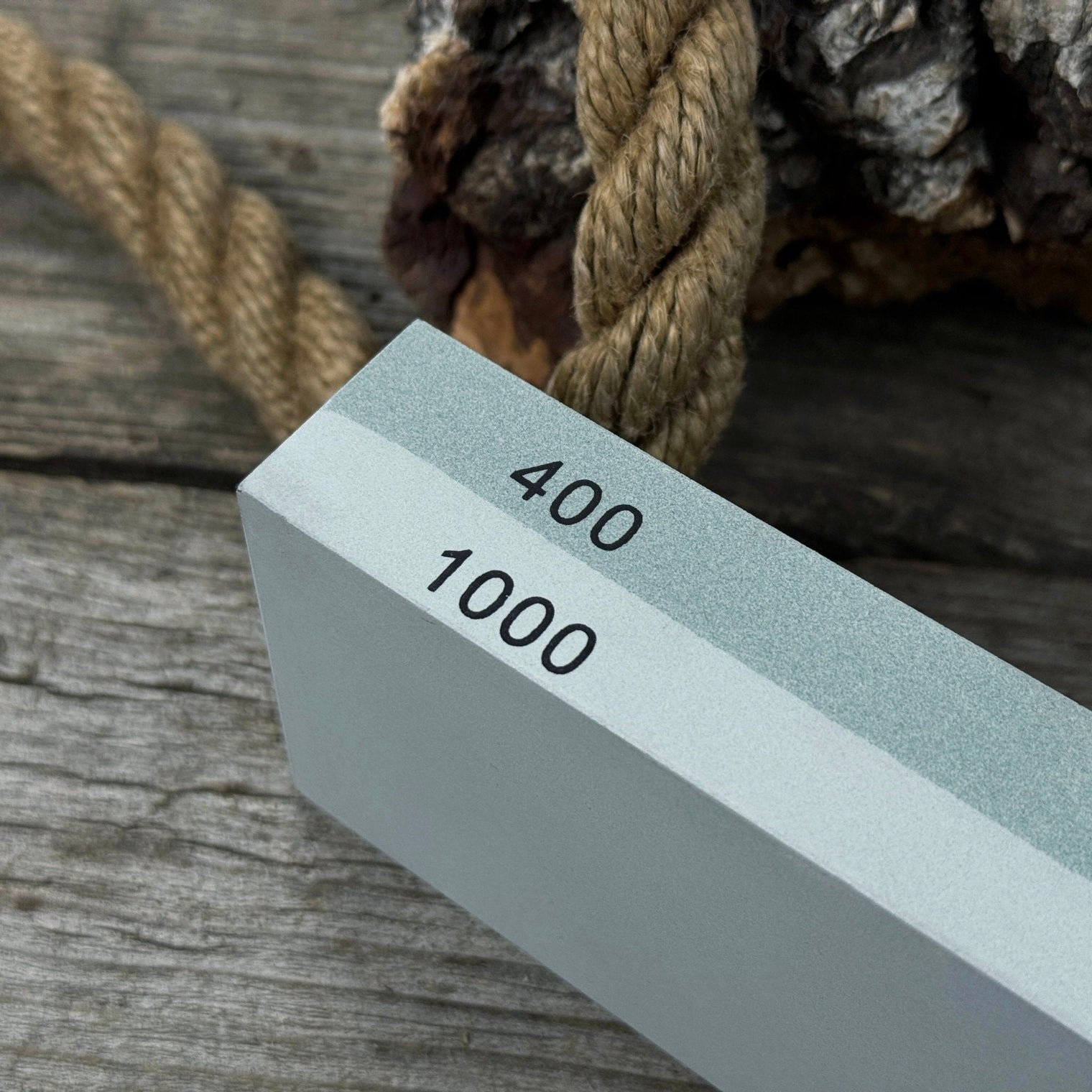 Double-Sided Sharpening Stone with Optional Wooden Stand – Grit #400 / #1000