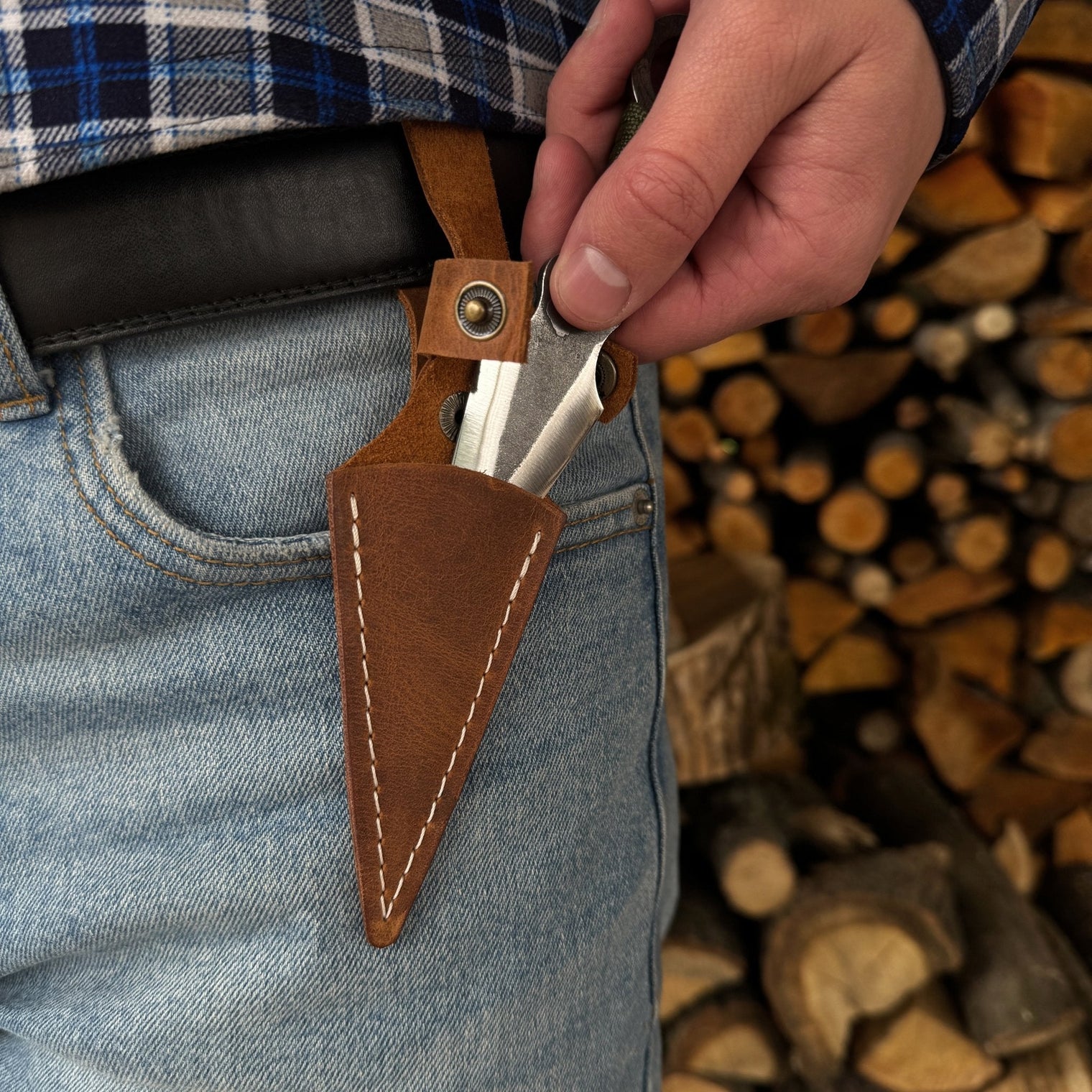 Hand-Forged Throwing Knife with Leather Belt Sheath, 16 cm (6.3 inches)