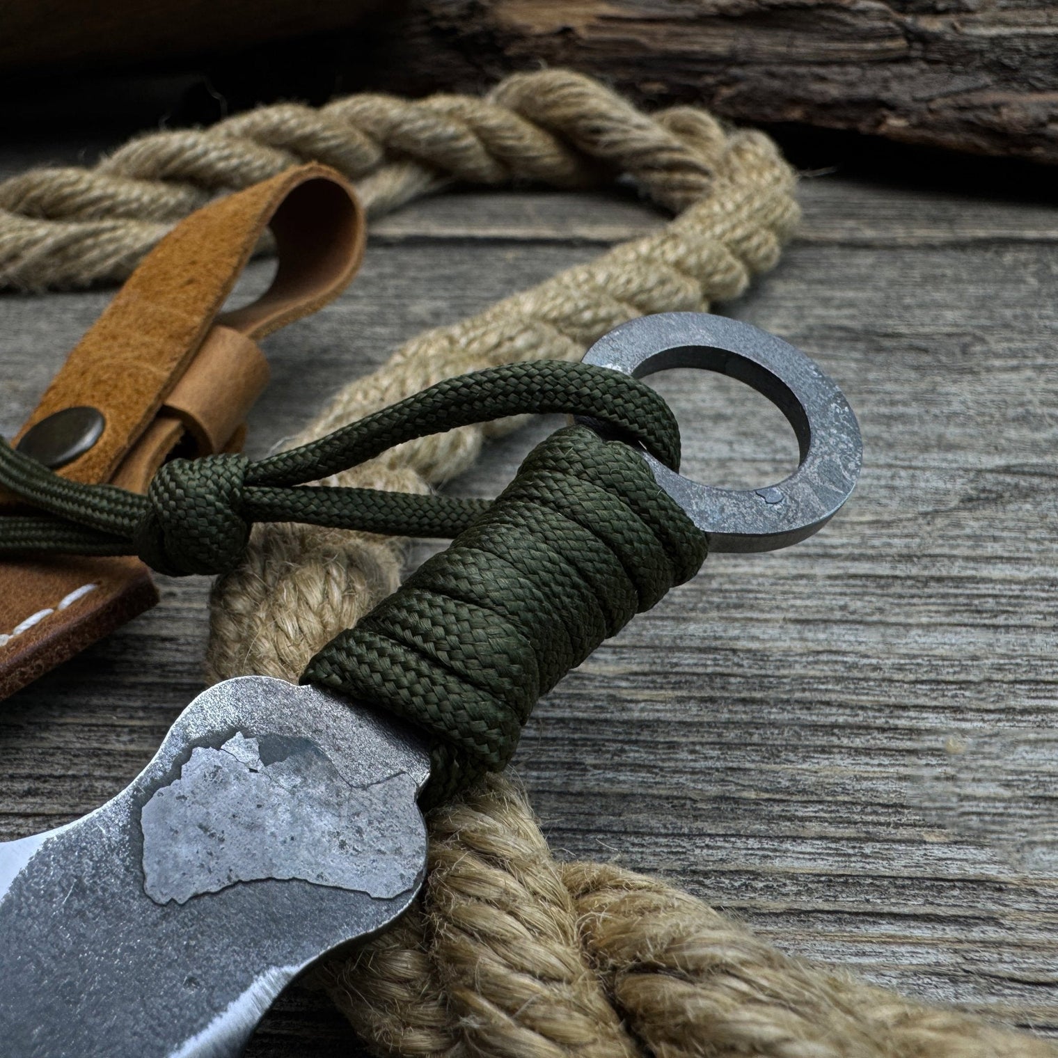 Hand-Forged Throwing Knife with Leather Belt Sheath, 16 cm (6.3 inches)