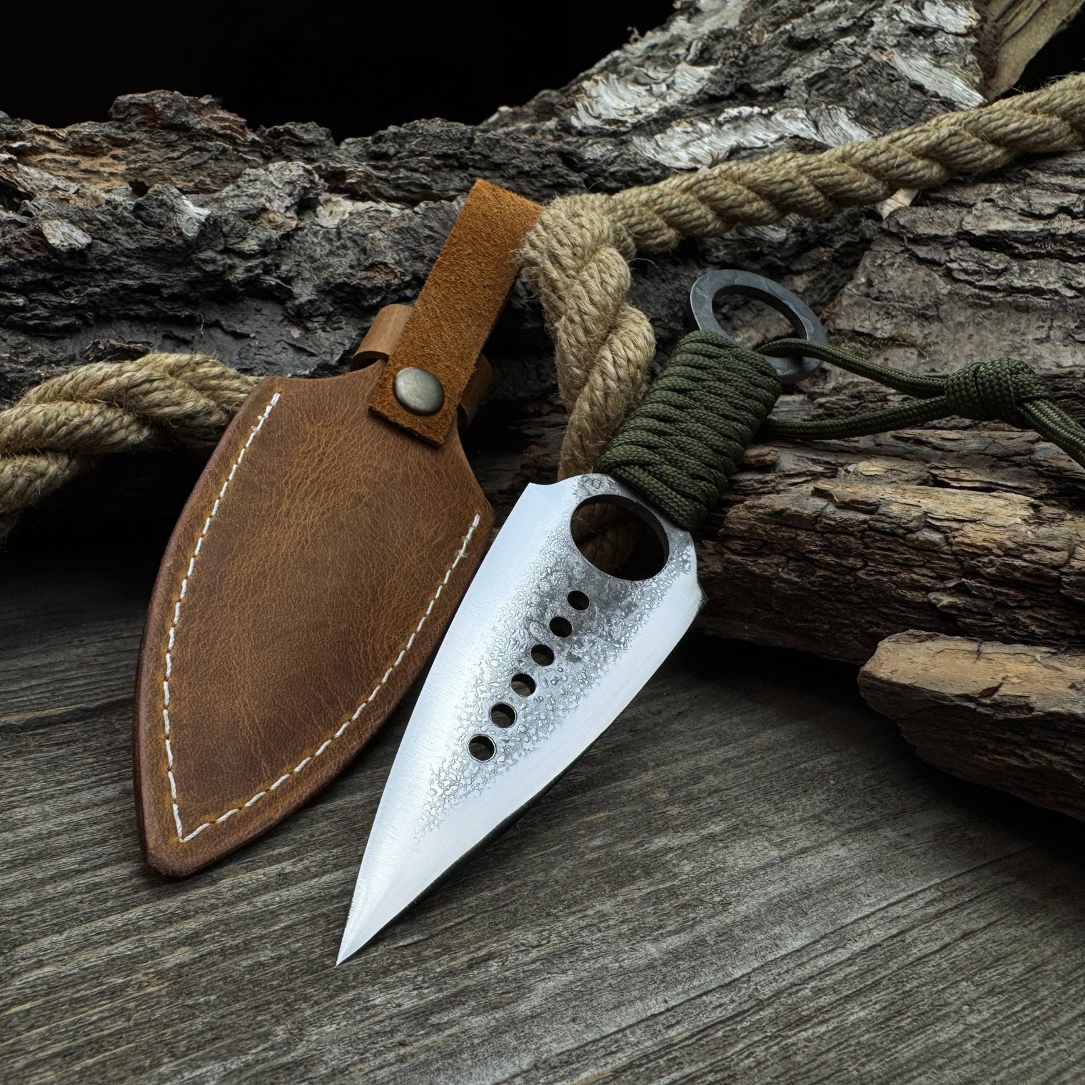 Hand-Forged Throwing Knife with Leather Belt Sheath, 19 cm (7.48 inches)