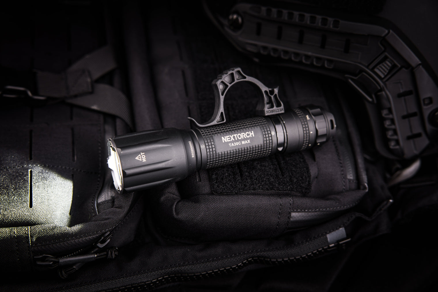TA30C Max Outdoor Illumination Kit – 3000 Lumen High-Performance Flashlight Set