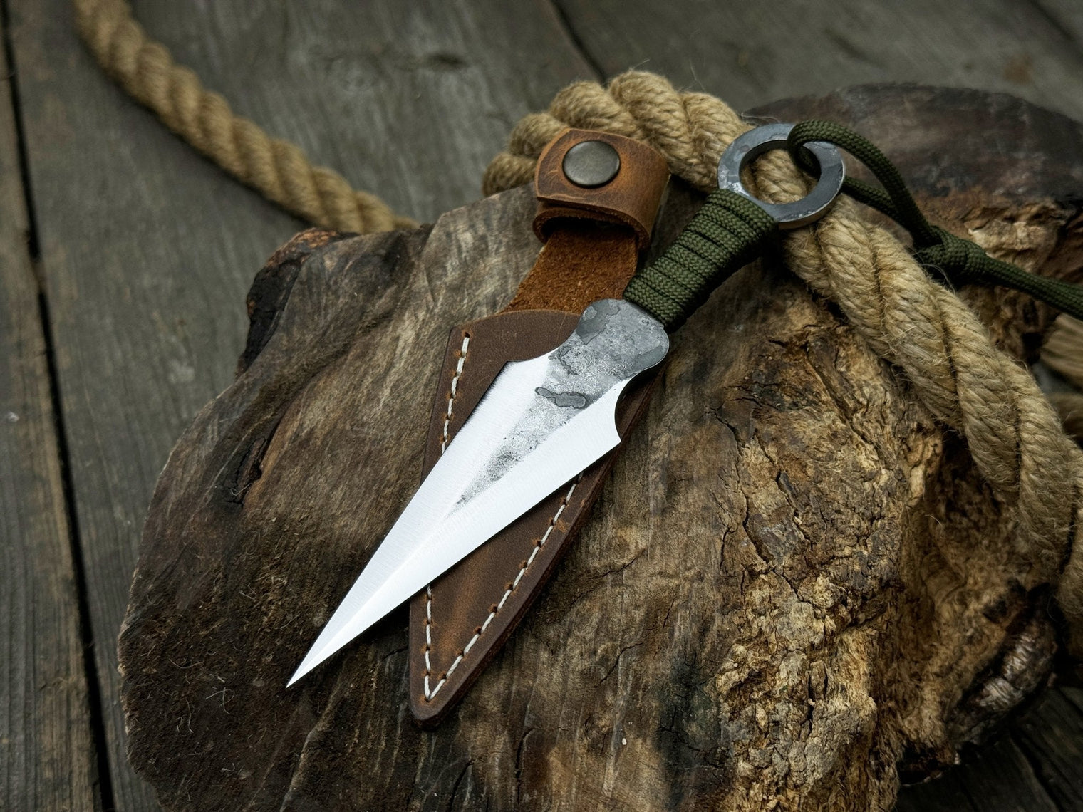Throwing Knife with Leather Sheath, 16 cm (6.3 inches)
