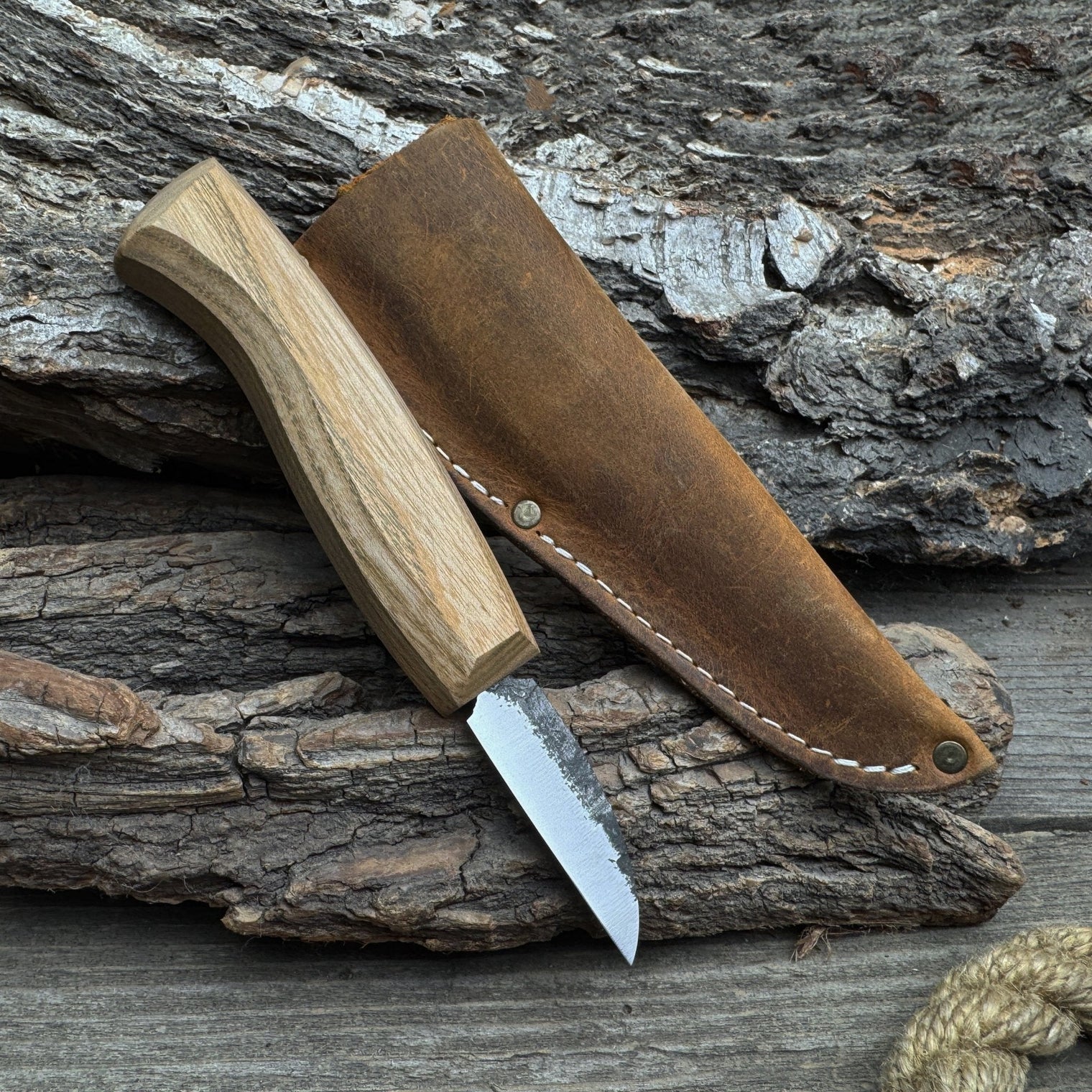 Detail Wood Carving Knife with Leather Sheath, Blade 5 cm (1.97 inches)