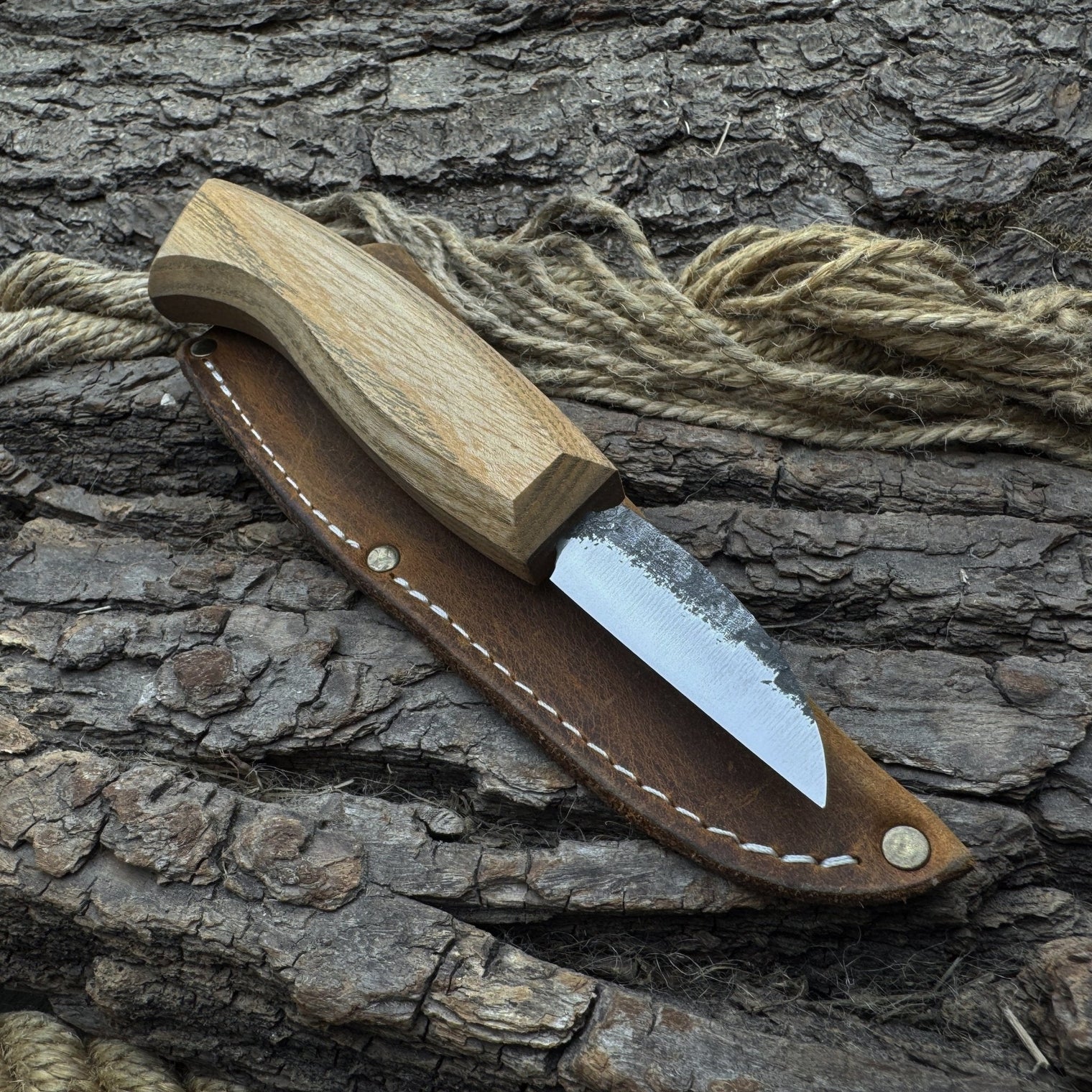Detail Wood Carving Knife with Leather Sheath, Blade 5 cm (1.97 inches)