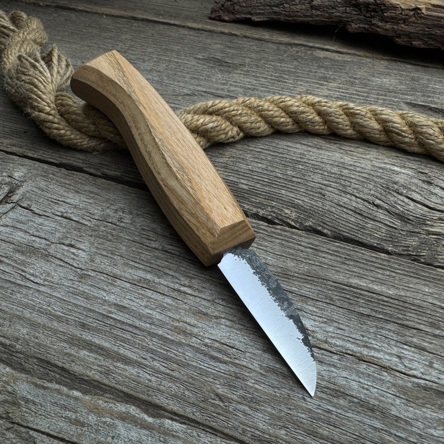 Detail Wood Carving Knife with Leather Sheath, Blade 5 cm (1.97 inches)
