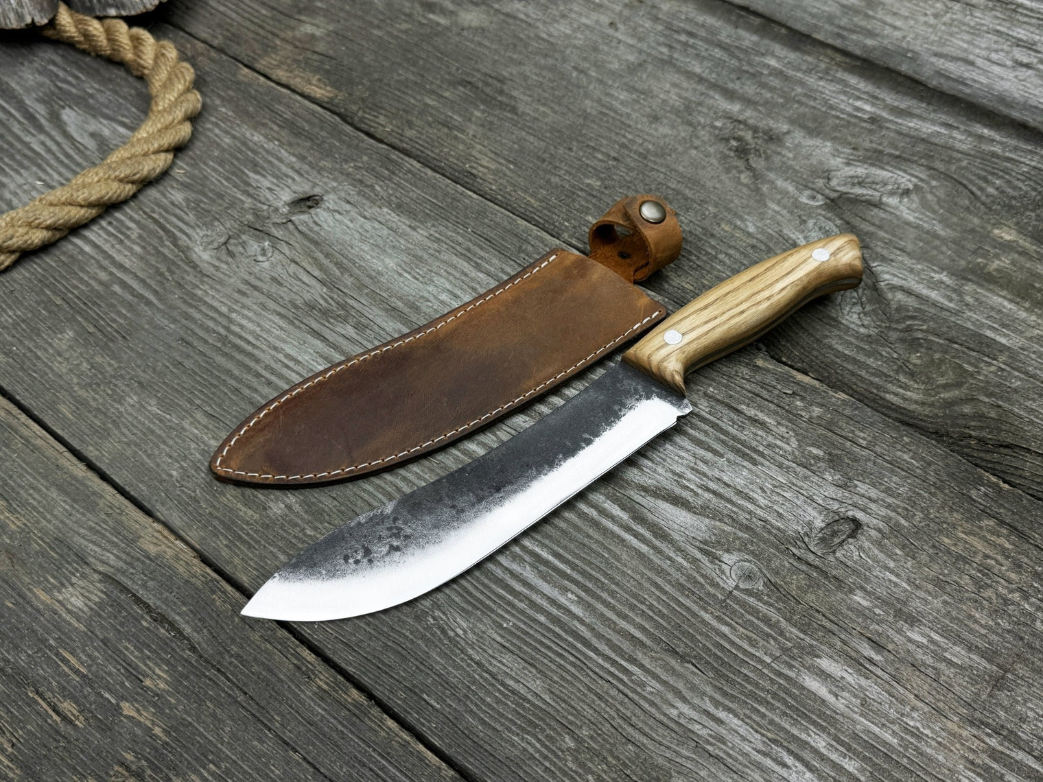Hand-Forged Bushcraft Knife, 17 cm (6.7 inches) with leather sheath