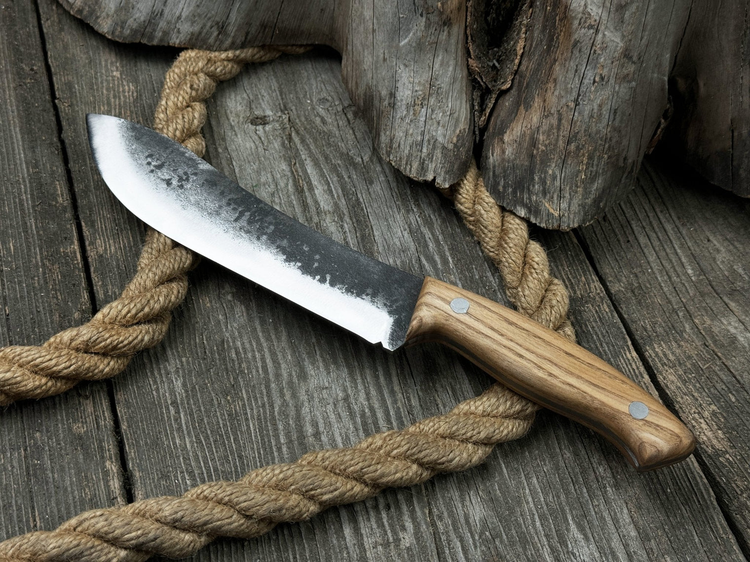 Hand-Forged Bushcraft Knife, 17 cm (6.7 inches) with leather sheath