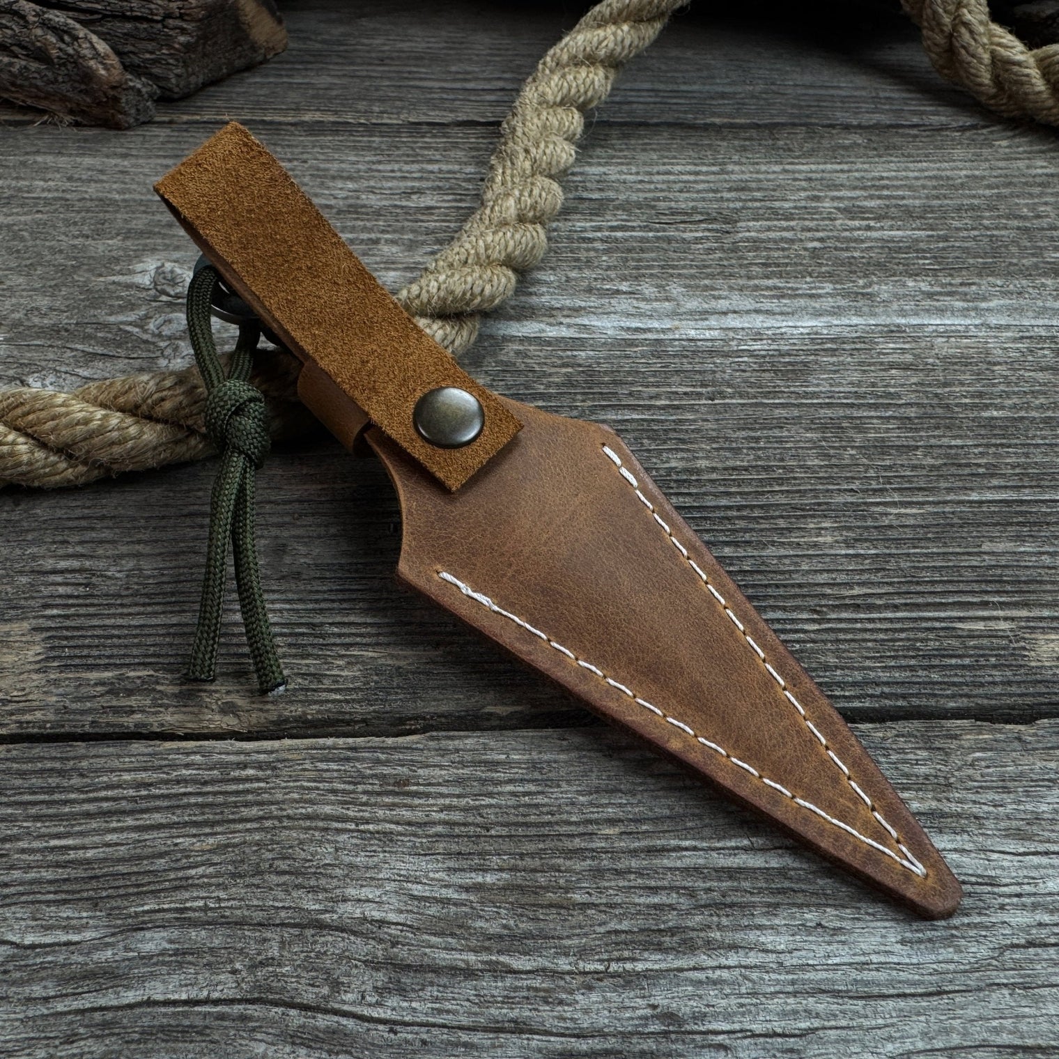 Hand-Forged Throwing Knife with Leather Belt Sheath, 16 cm (6.3 inches)